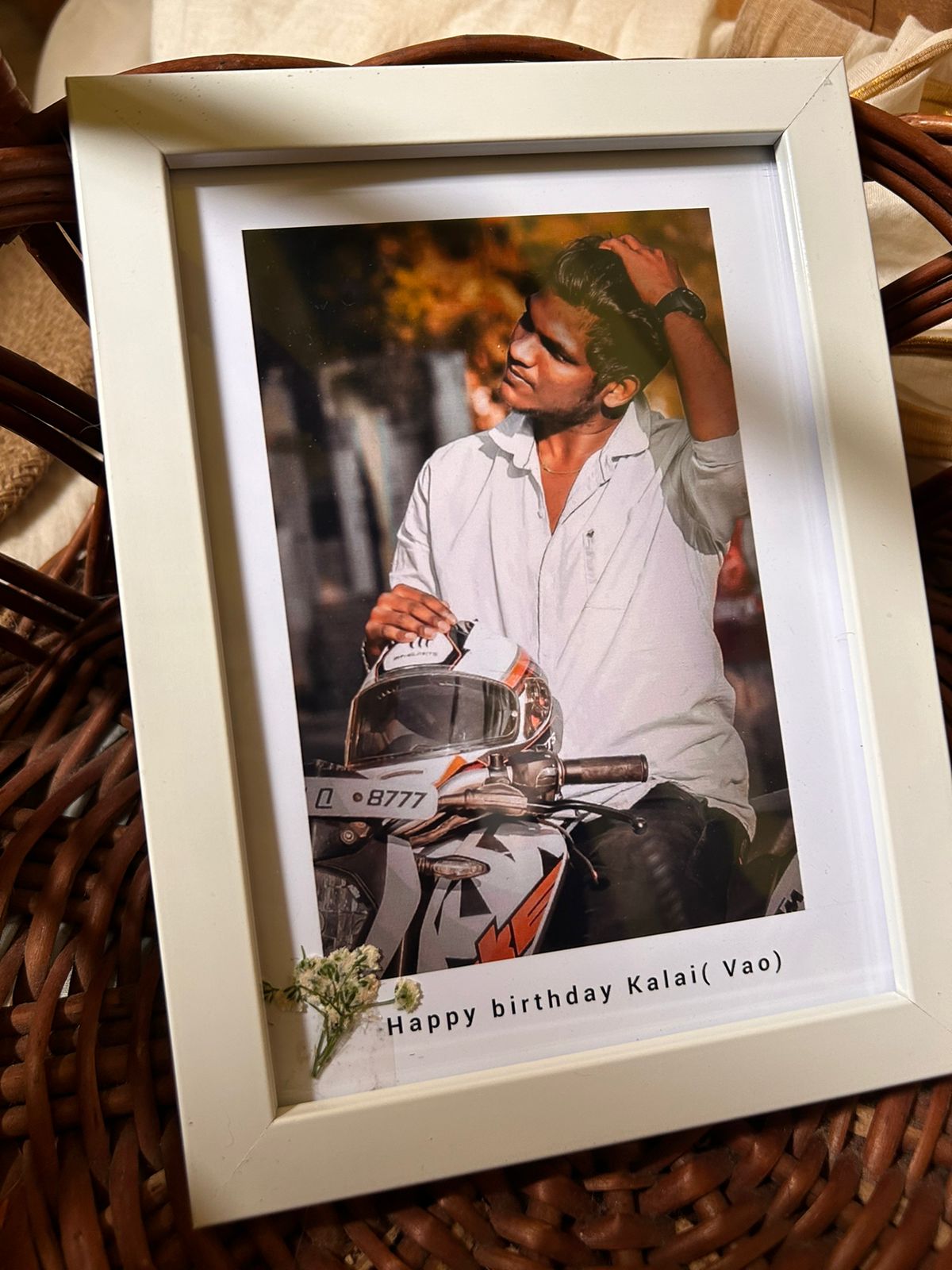 White classy frame